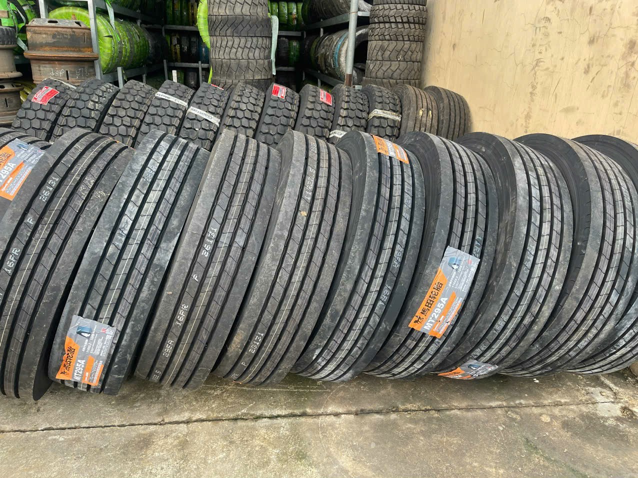 Điều gì gây ra hư hại cho lốp xe và cách kiểm tra lốp xe?